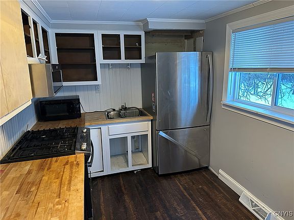 2nd image of 608 Grant Pl