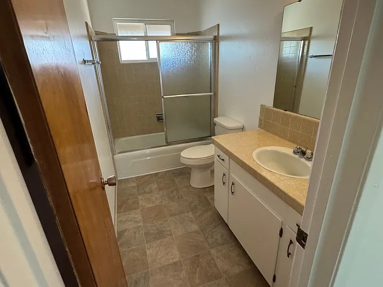 Hutchins 623 S — Photo 9