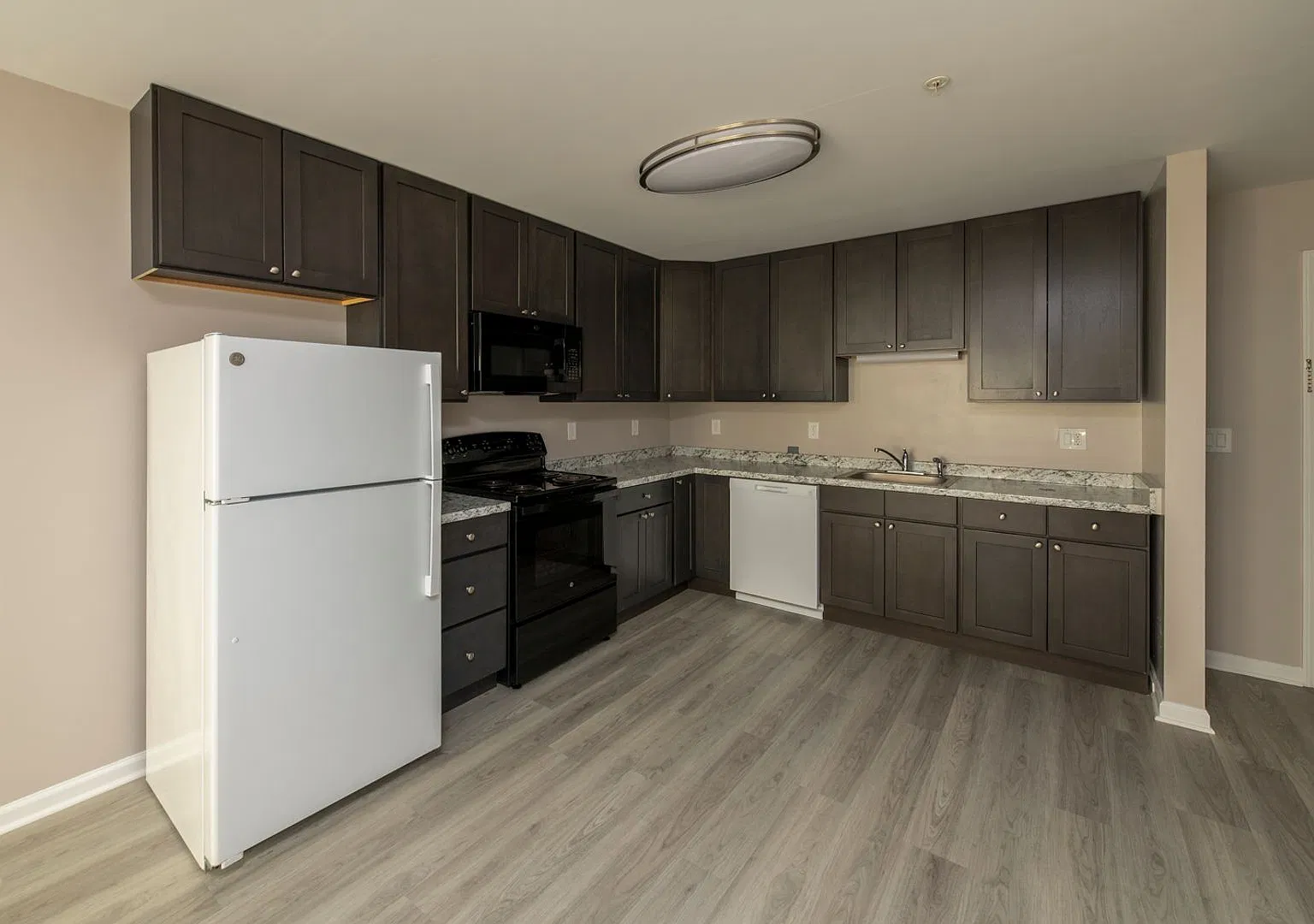 Midtown Apartments — Photo 1