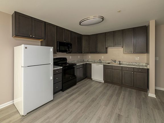 2nd image of 62-68 E Washington Ave #2209