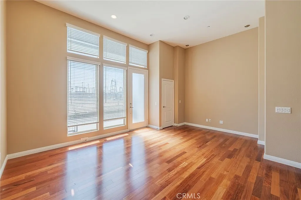 2 bed, 1410 sqft, $4,500 — Photo 3