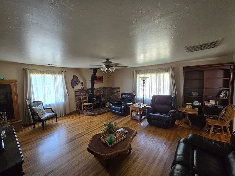 1316 Rohnerville Rd — Photo 4