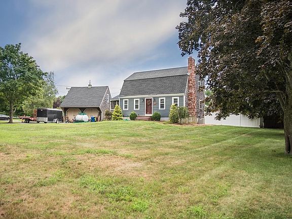 2nd image of 460 Pond St