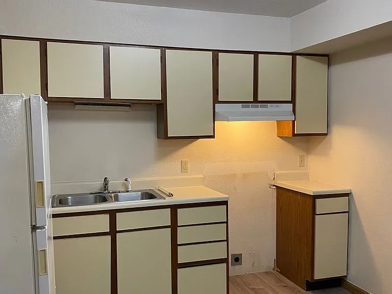Pine View Apartments — Photo 14