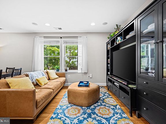 4th image of 617 Jefferson St NW APT 204