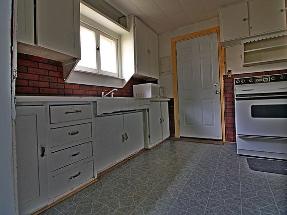 4th image of 1011 Mackinaw St