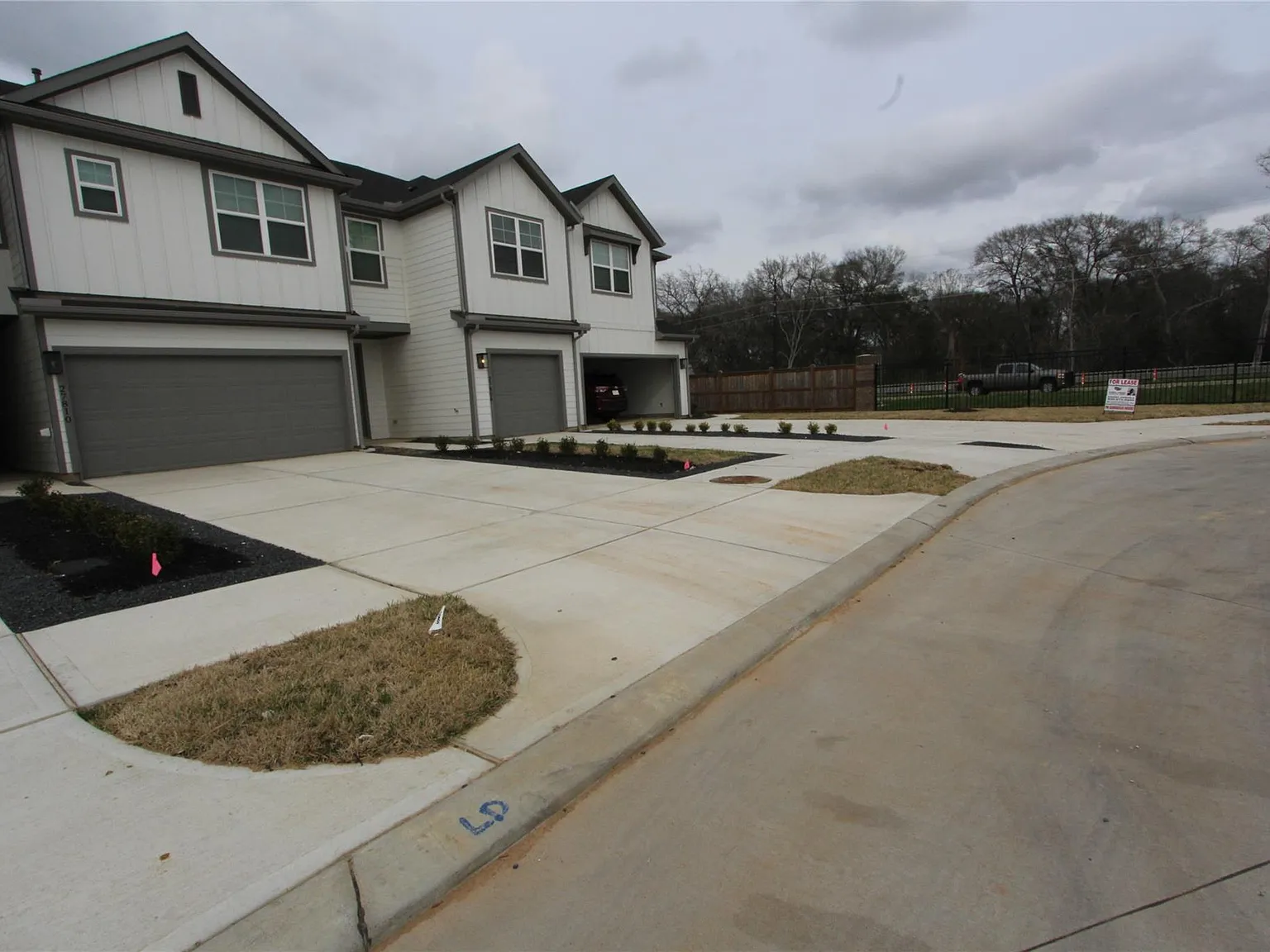 4 bed, 2.5 bath, 1704 sqft, $2,300 — Photo 3