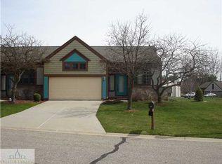 1110 Rolling Green Ln, Lansing, MI