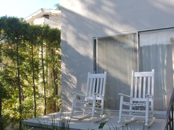 3rd image of 545 Westbourne Dr