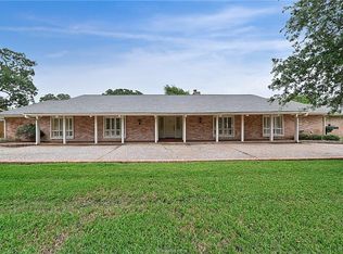 2907 Rustling Oaks Dr, Bryan, TX 77802