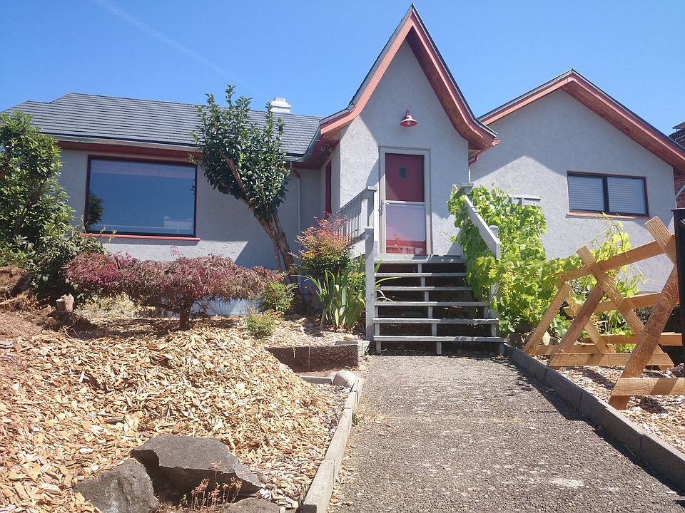 2nd image of 5422 46th Ave SW