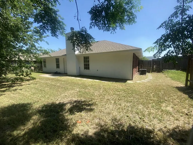 2305 Duke Ln — Photo 20