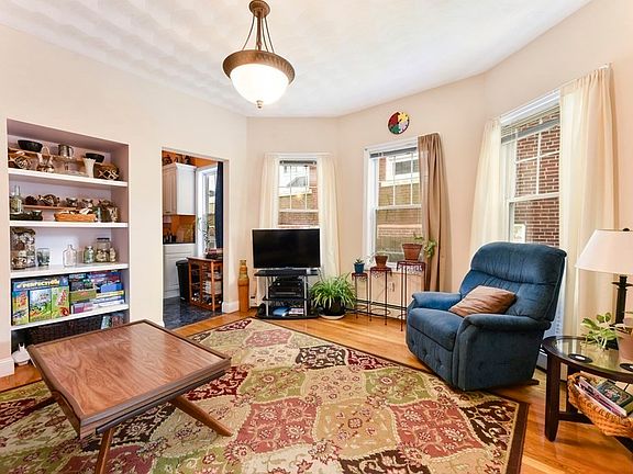 3rd image of 308-310 Shirley St #1