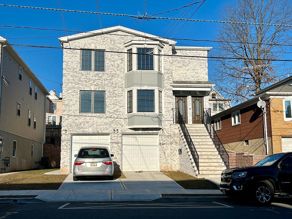 1 Driveway Parking Space