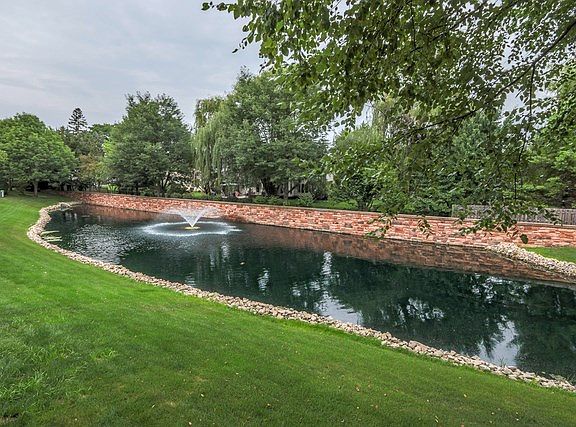 Serene quiet setting. Fabulous location.