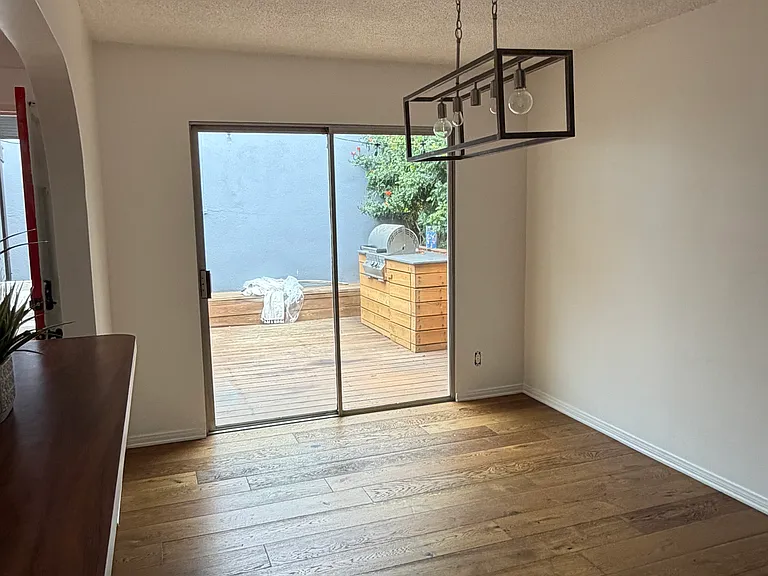 1906 Marshallfield Ln — Photo 18