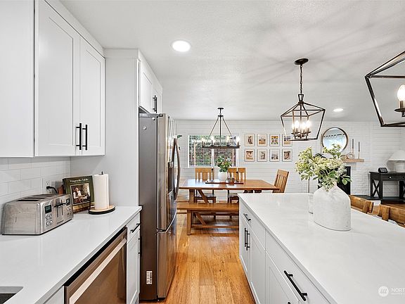 5th image of 16114 70th Avenue E