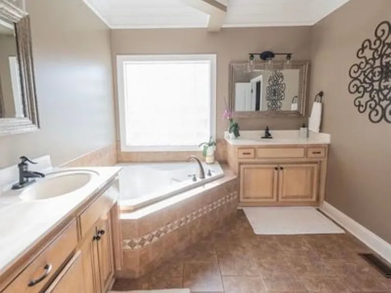 940 Lansfair Dr — Photo 12