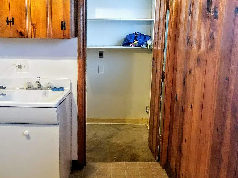 512 Clinton St — Photo 16