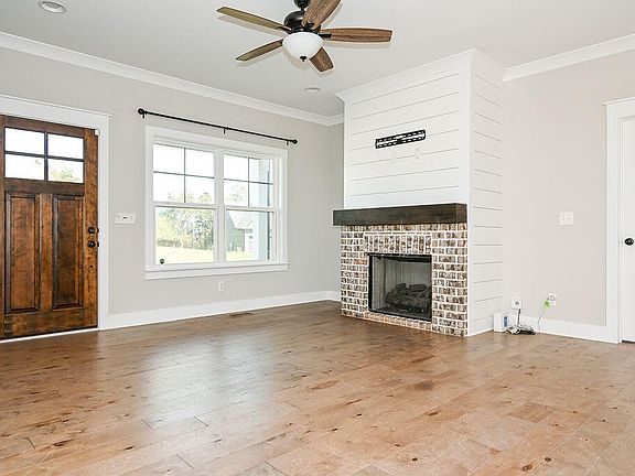3rd image of 150 Carolina Ln NE