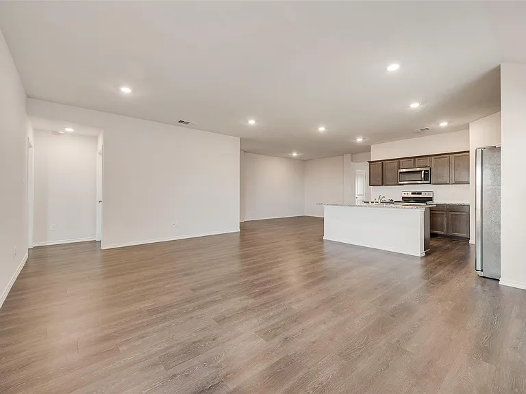 4016 Huntington Dr — Photo 5