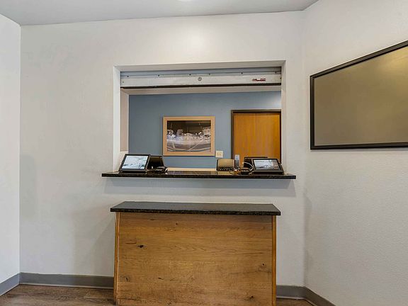 Lobby and Guest Check-in