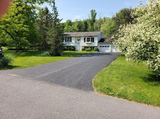 4467 Huntington Ln, Manlius, NY 13104