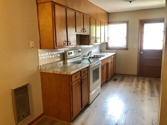 3rd image of 927 N Race St