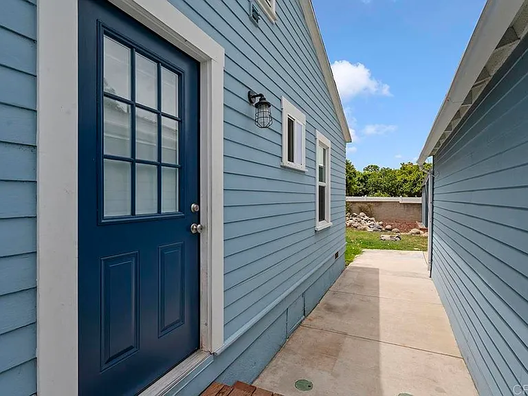 586 Del Mar Ave — Photo 32