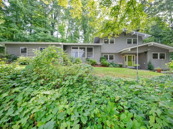 2 Cedar Drive, Cromwell, CT 06416