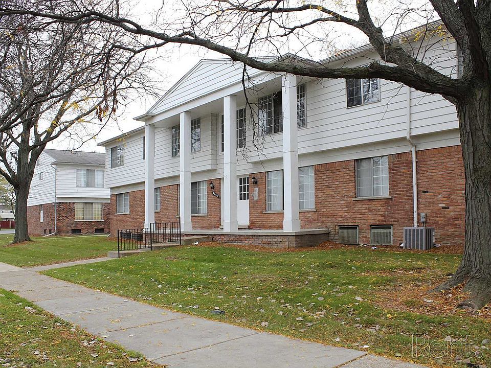 26111 Pinehurst St, photo 13