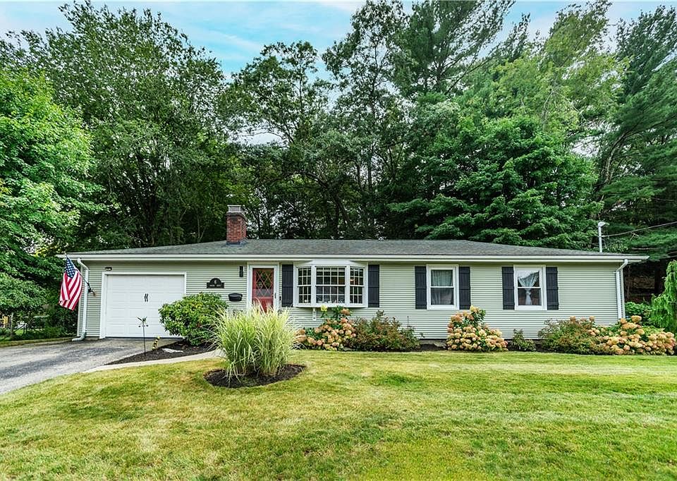 1st image of 6 Manor Dr