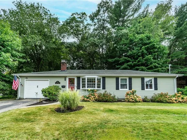 6 Manor Dr, Coventry, RI 02816