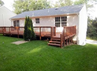 155 Whiting St, Cranston, RI 02920