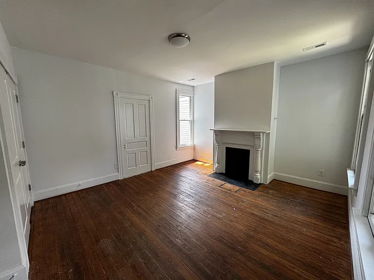1507 Perry St — Photo 10