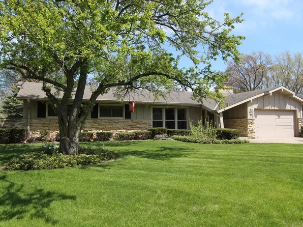 8570 North Greenvale ROAD, Bayside, WI 53217