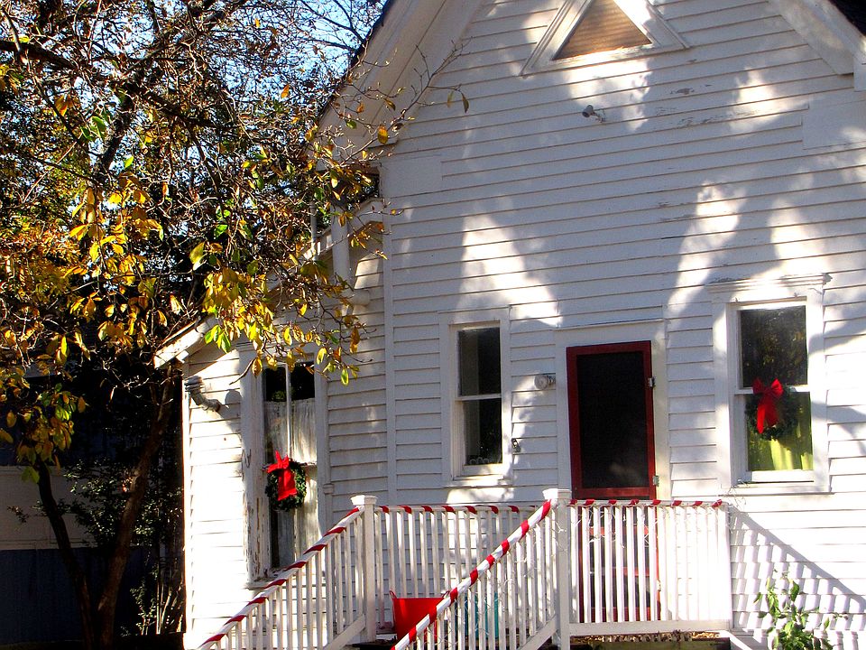 1st image of 122 E Pine St