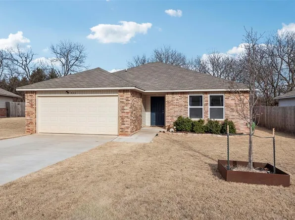 823 Twin Lakes Dr, Noble, OK 73068