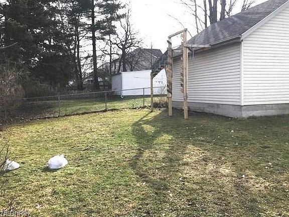 5th image of 1157 Iroquois Ave