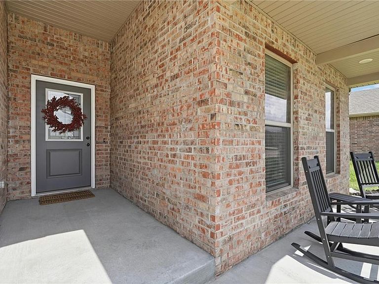 Listing photo 5