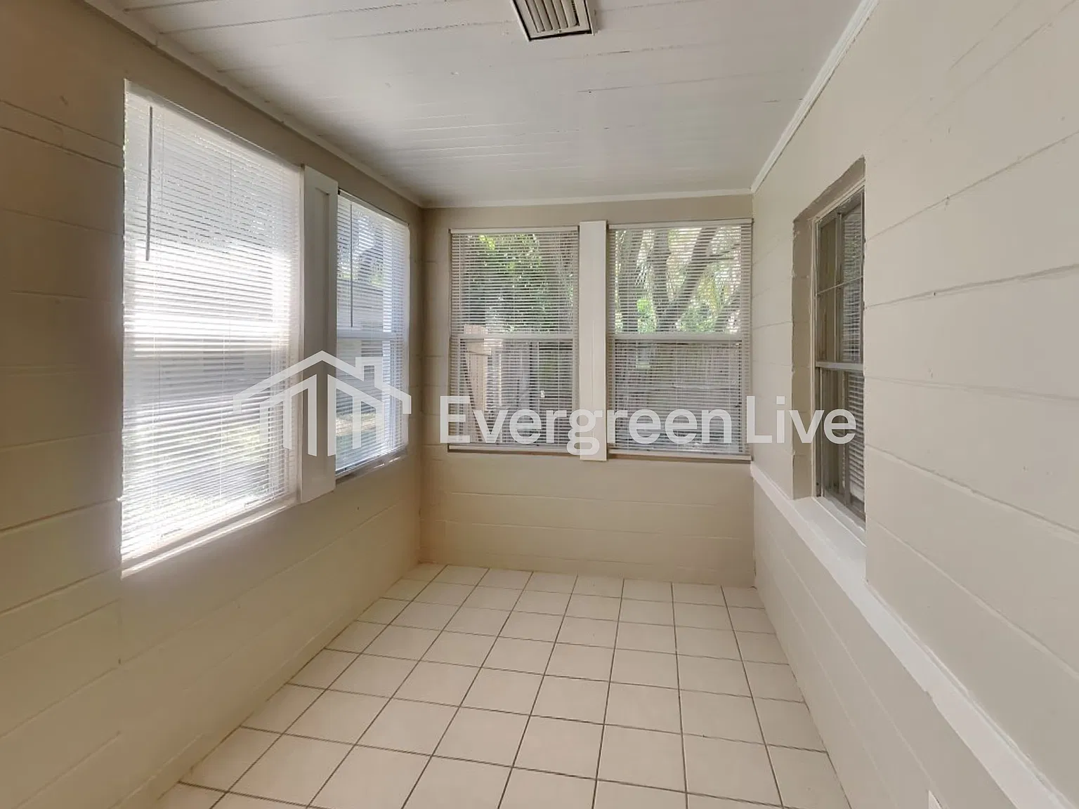 3 bed, 1.0 bath, 1380 sqft, $1,445 — Photo 2