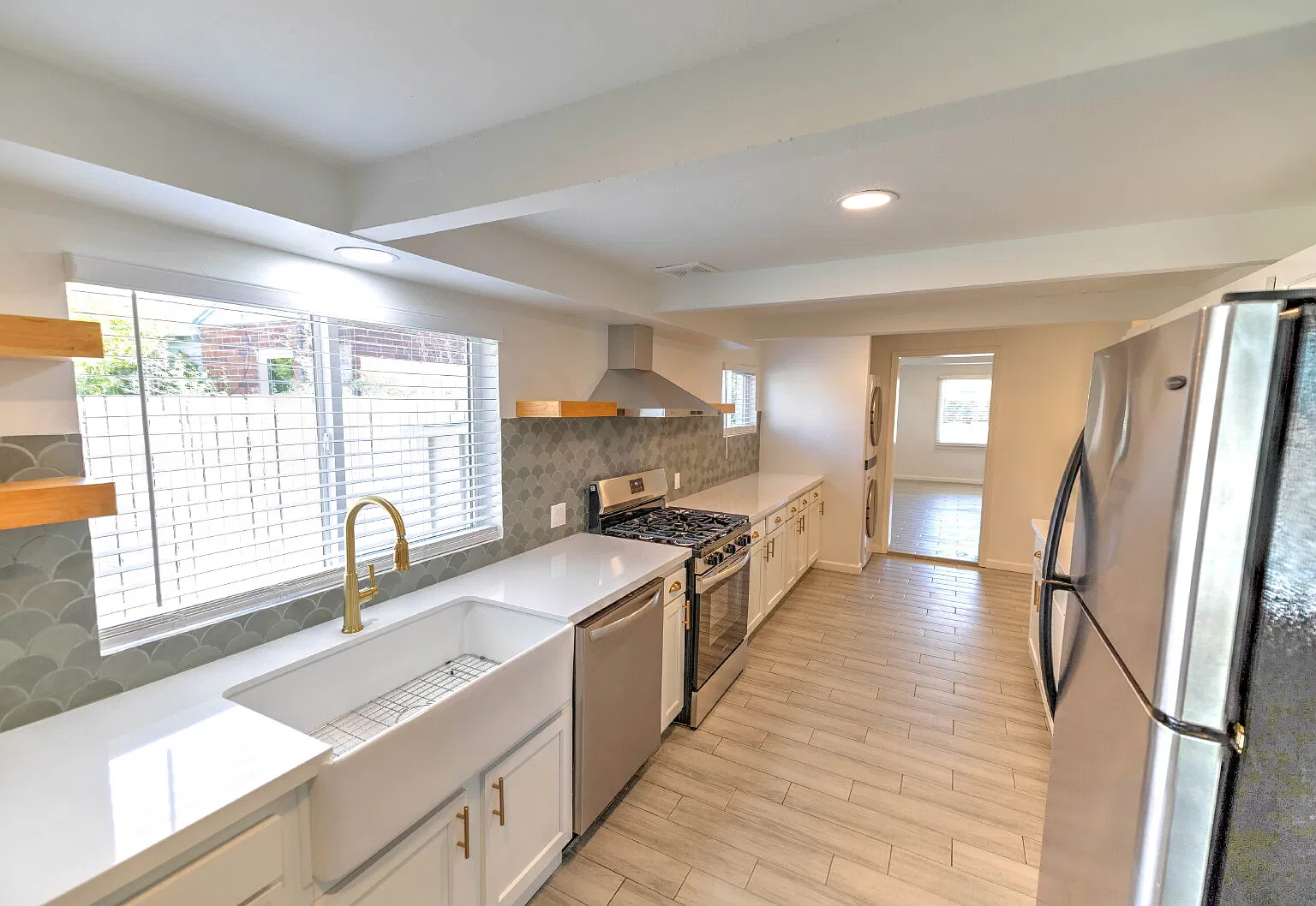 3 bed, 2.0 bath, 1639 sqft, $2,495 — Photo 4