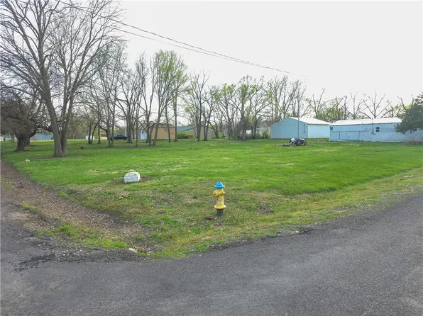 104 S Mulberry St, Ottawa, KS 66067