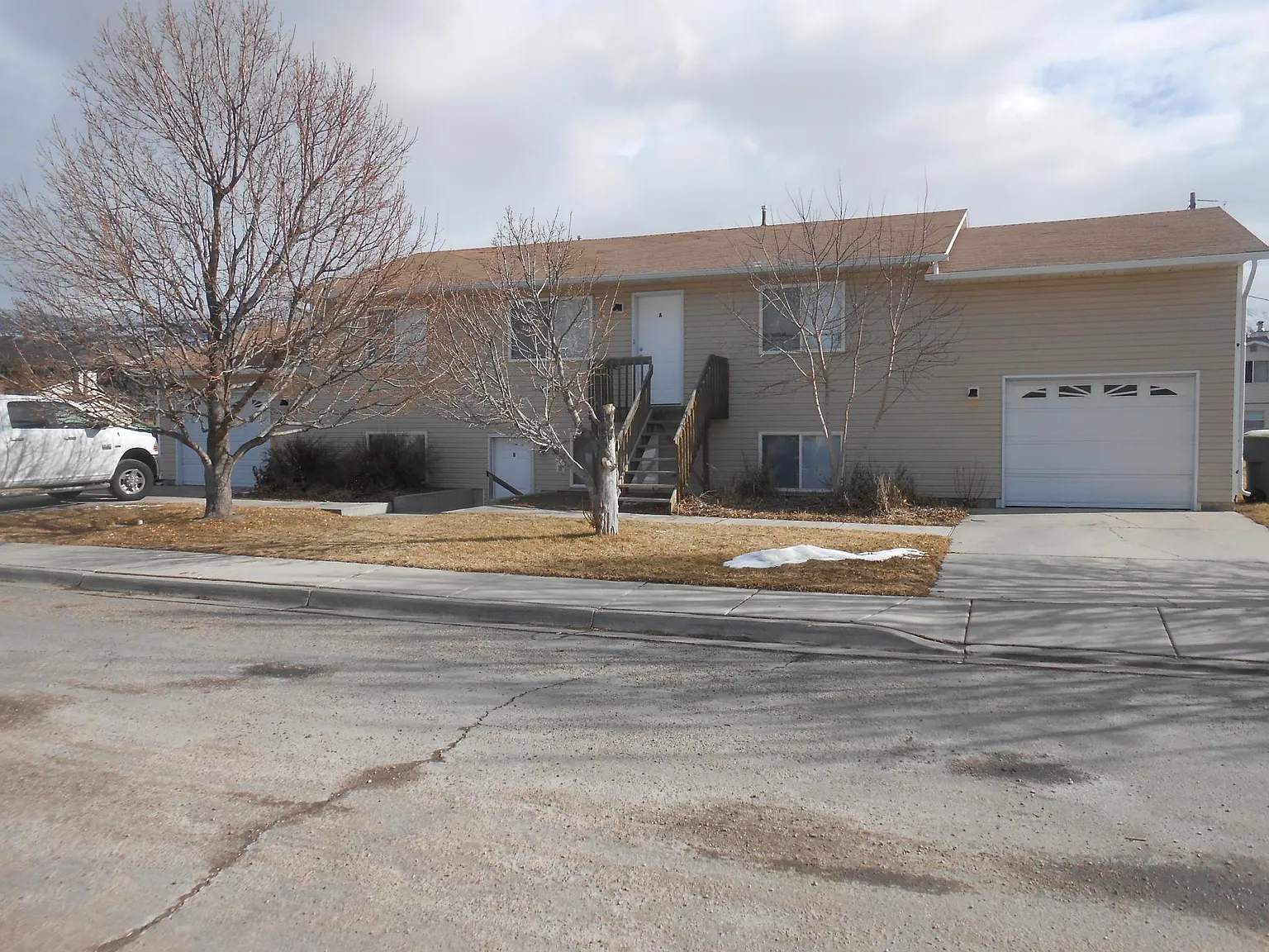 476 Cree Ave — Photo 1