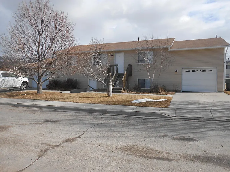 476 Cree Ave #B — Photo 1