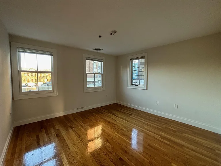 1012 Massachusetts Ave — Photo 13