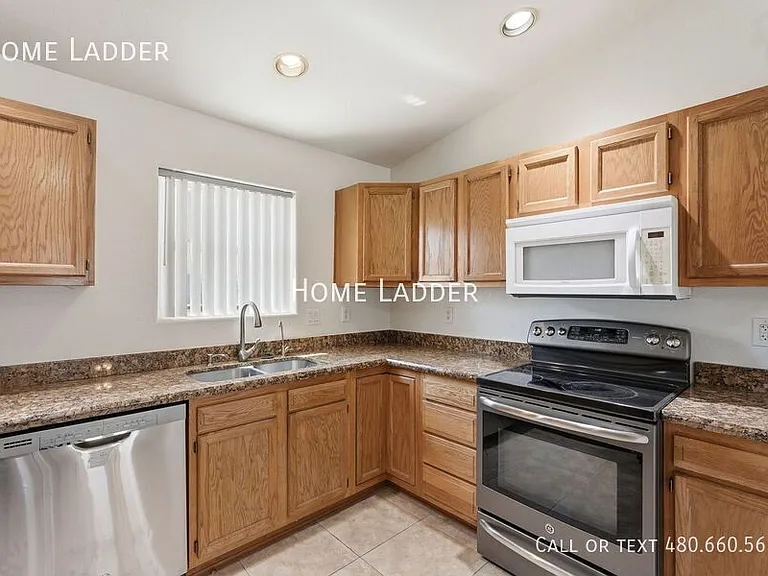 10452 W Arivaca Dr — Photo 10