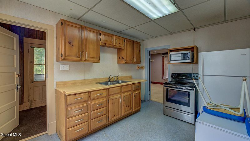 4th image of 205 W Fulton Street