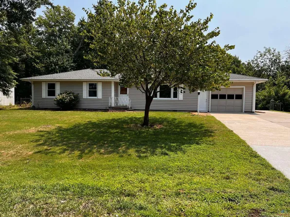 406 Montrey St, Clinton, MO 64735