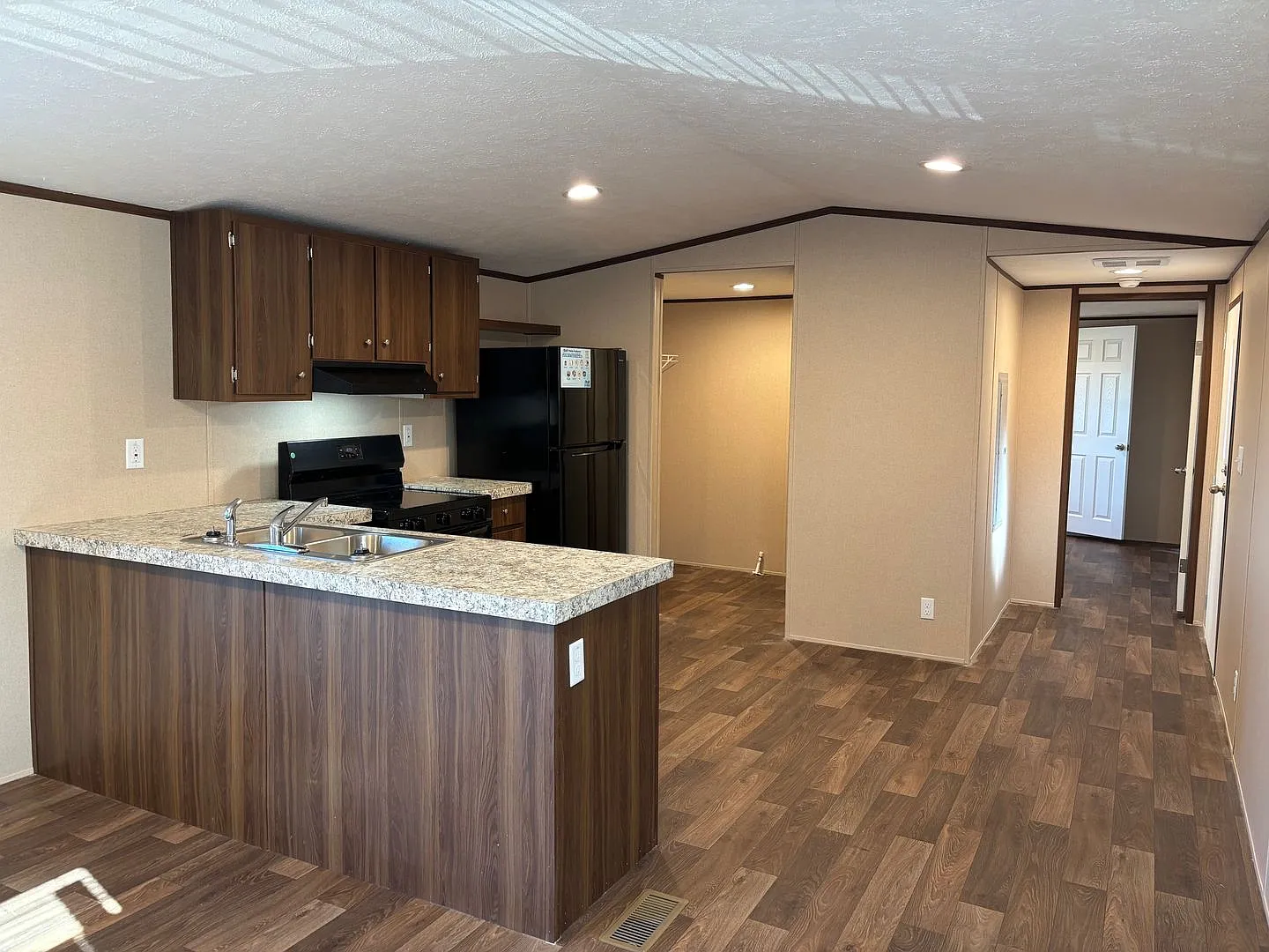 New 3 Bed 2 Bath Mobile Home! — Photo 3